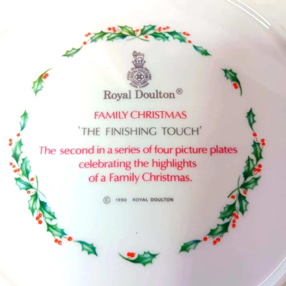 Vintage Royal Doulton Family Christmas 1990 China Plate | EUC